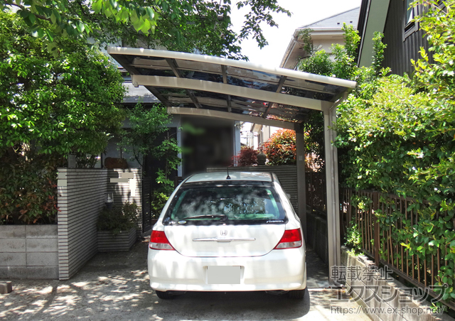 東京都世田谷区のLIXIL リクシル（トステム）のカーポート カーブポートシグマIII 積雪〜20cm対応+着脱式サポート ロング柱23用 1本入 施工例