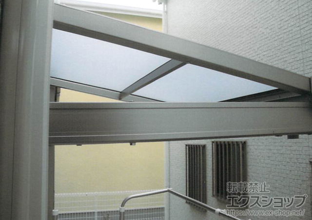 兵庫県明石市のLIXIL リクシル（トステム）のテラス屋根 ライザーテラスII F型 ルーフタイプ 単体 積雪〜20cm対応 施工例