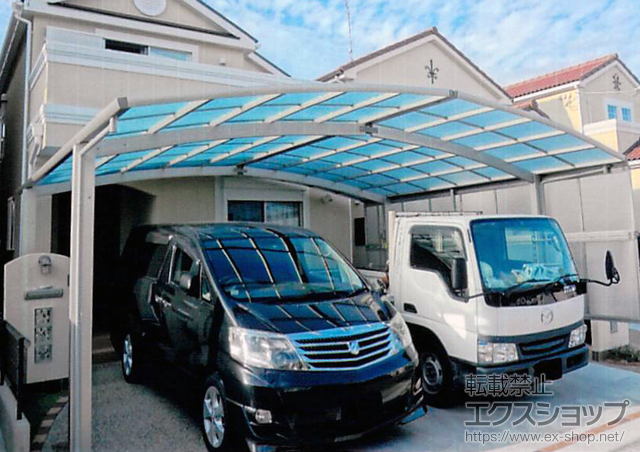 京都府宇治市ののカーポート レイナポートグラン M合掌　積雪〜20cm対応＋サイドパネル＋水平式物干し ロング 2本入 施工例
