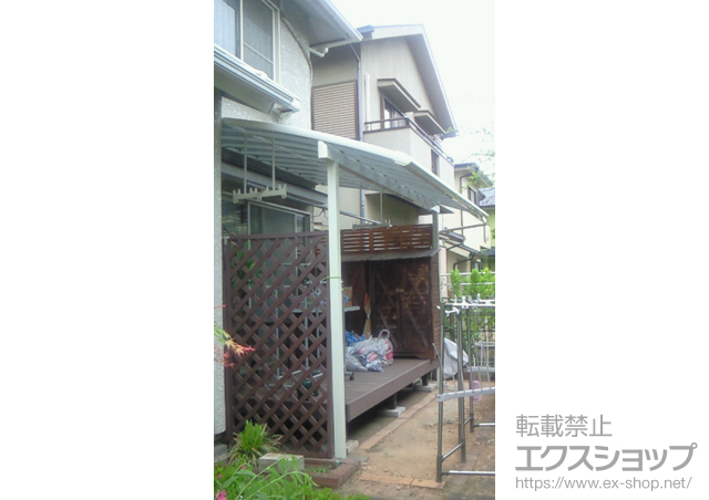 東京都八王子市のLIXIL リクシル（トステム）のテラス屋根 パワーアルファ L型 テラスタイプ 単体 積雪〜30cm対応+吊下げ物干し 標準 2本入 施工例