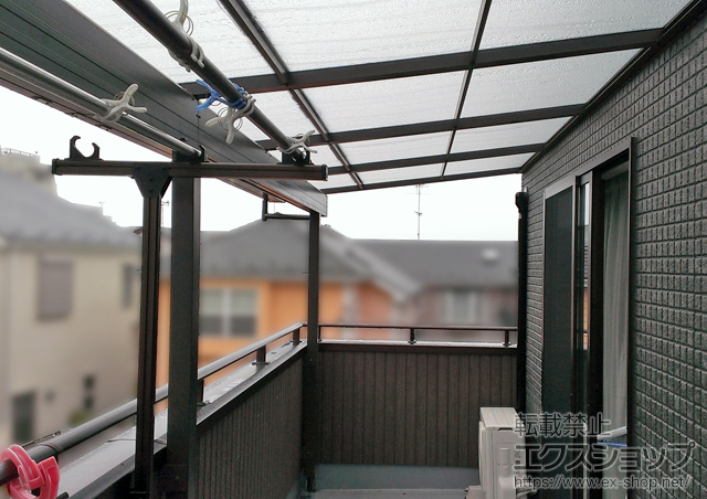 神奈川県横浜市のLIXIL リクシル（トステム）のテラス屋根 ライザーテラスII F型 屋根タイプ 連棟 積雪〜50cm対応 施工例
