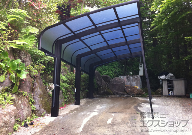 神奈川県足柄下郡箱根町ののカーポート レイナキャップポートグラン50　積雪〜50cm対応+レイナキャップポートグラン50用 着脱式サポート3本入 施工例