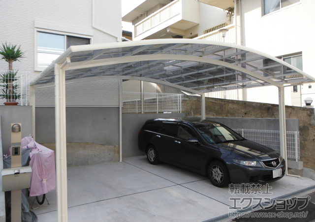 大阪府大阪市のLIXIL リクシル（トステム）のカーポート カーブポートシグマIII ワイド 積雪〜20cm対応 施工例
