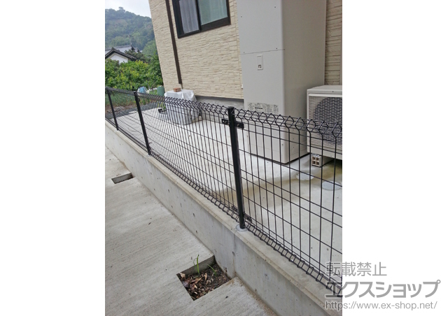 愛媛県宇和島市ののフェンス・柵 イーネットフェンス1M型 間仕切り柱タイプ 施工例