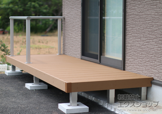 岩手県奥州市ののウッドデッキ リウッドデッキ 200＋シンプルモダンデッキフェンス1型＜笠木のみタイプ＞ 施工例