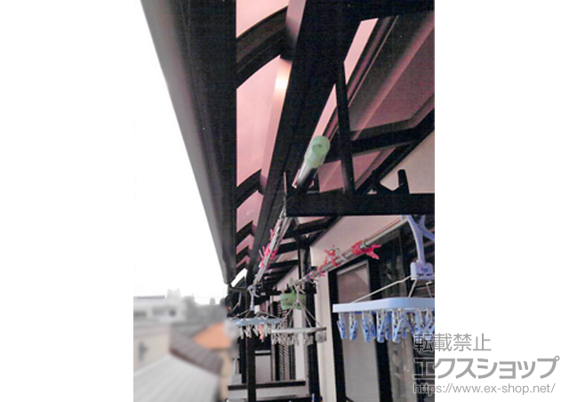 兵庫県尼崎市ののバルコニー・ベランダ屋根 ヴェクターテラス R型 屋根タイプ 単体 積雪〜20cm対応＋吊り下げ式物干し 標準 2本入 施工例