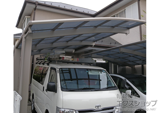 東京都八王子市のLIXIL リクシル(新日軽)のカーポート ファインポートIIZ 積雪〜50cm対応＋脱着式補助柱 50・57タイプ 標準・長柱用 施工例