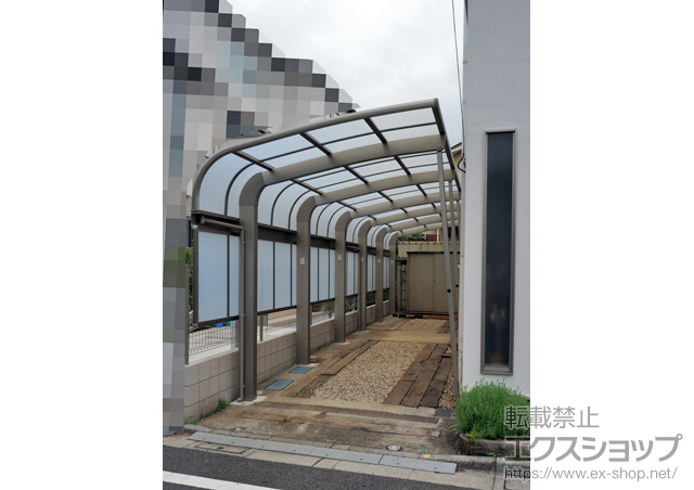 東京都練馬区のLIXIL リクシル（トステム）のカーポート テールポートシグマIII 1500 縦連棟 積雪〜50cm対応＋着脱式サポート（1本入り）＋サイドパネル 施工例