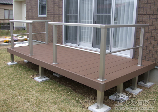 千葉県東金市ののウッドデッキ リウッドデッキ 200＋シンプルモダンデッキフェンス8型＜横格子1本タイプ＞ 施工例