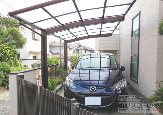 神奈川県横浜市ののカーポート レイナポートグラン　積雪〜20cm対応＋着脱式サポート 標準・ハイルーフ兼用 2本入り 施工例