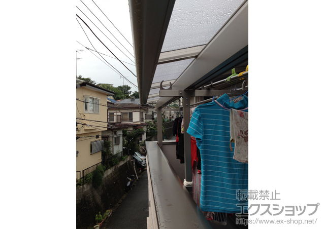 神奈川県横浜市ののバルコニー・ベランダ屋根 ヴェクターテラス F型 屋根タイプ 単体 積雪〜20cm対応+バー手すり?　Ｔ型物干しセット　2本入+壁付け物干し 標準 2本入 施工例