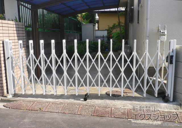 神奈川県綾瀬市ののカーゲート トリップゲート イノーバ M ノンレールタイプ 片開き 34S 施工例