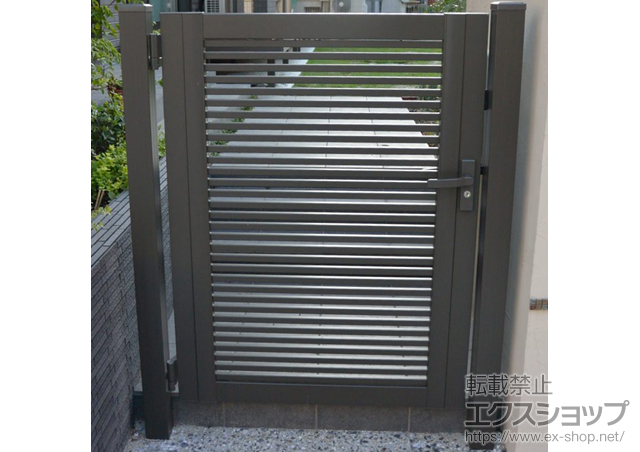 福岡県糟屋郡粕屋町のの門扉 シャレオR1型 片開き 門柱使用　柱使用 施工例