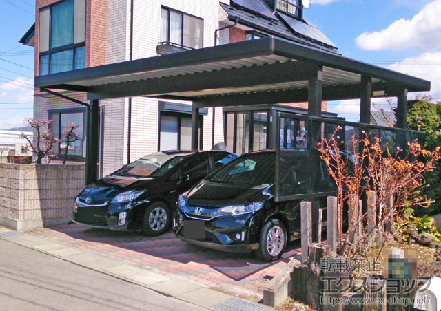 長野県佐久市ののカーポート ジーポートneo Aタイプ 2台用 角柱4本 標準鼻隠し積雪〜100cm対応＋台形枠なしサイドパネル＜平板タイプ＞(片側分) 施工例