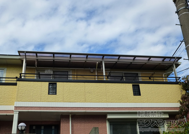 神奈川県川崎市のLIXIL リクシル（トステム）のバルコニー・ベランダ屋根 パワーアルファ F型 1500 屋根タイプ 連棟 積雪〜50cm対応＋吊り下げ物干し 標準 2本入/角度自在垂木掛 施工例