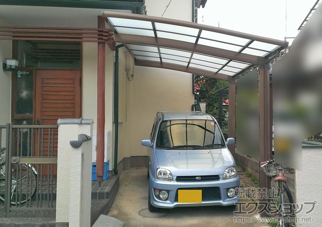 埼玉県蓮田市のLIXIL リクシル（トステム）のカーポート カーブポートシグマIII 積雪〜20cm対応 施工例