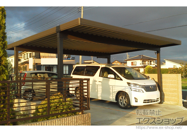 山梨県甲府市のLIXIL リクシル（トステム）のカーポート テリオスポートIII 積雪50cm対応 2台用 角柱4本柱 施工例