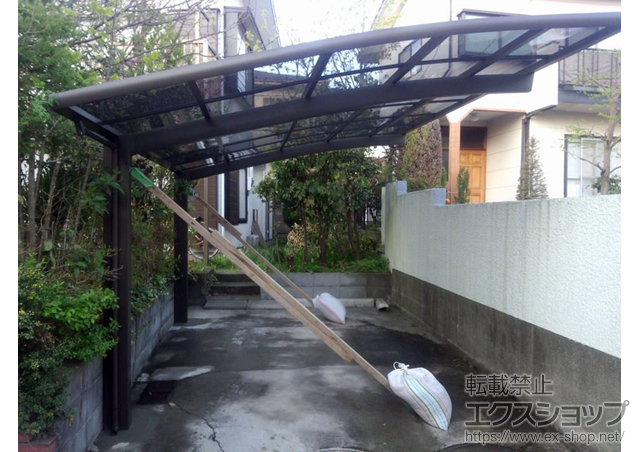 神奈川県横浜市のLIXIL リクシル（トステム）のカーポート カーブポートシグマIII 積雪〜20cm対応 施工例