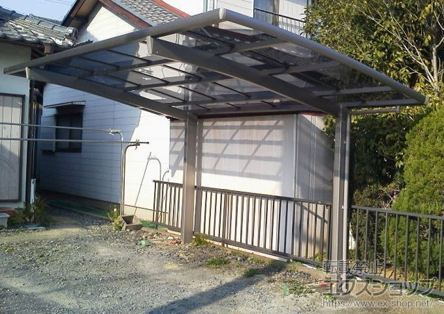 三重県鈴鹿市のLIXIL リクシル（トステム）のカーポート カーブポートシグマIII 積雪〜20cm対応 施工例