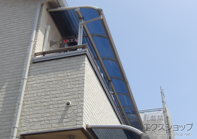 大阪府岸和田市ののバルコニー・ベランダ屋根 プレシオステラス R型 屋根タイプ 連棟 積雪〜20cm対応 施工例