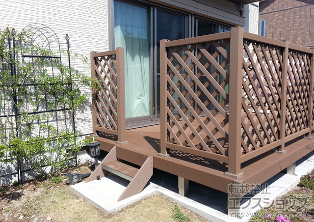 鹿児島県鹿児島市ののウッドデッキ リウッドデッキ200＋リウッドステップ5型 Ｓタイプ 1段＋リウッドデッキフェンス2型 ＜ラチス格子＞ 施工例