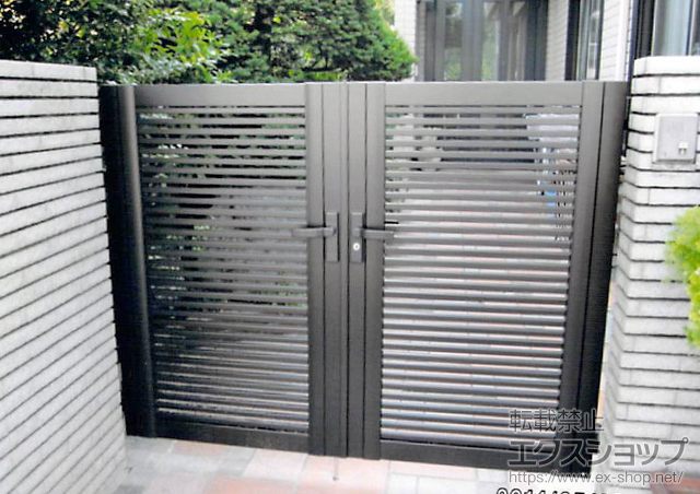 埼玉県さいたま市のの門扉 シャレオR1型 両開き　柱使用 施工例