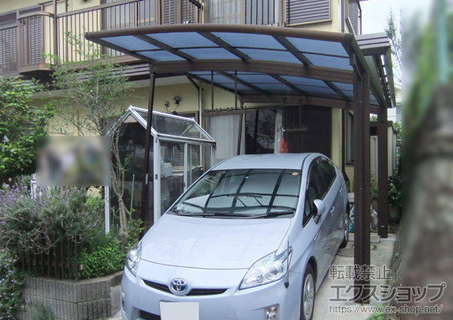 神奈川県綾瀬市ののカーポート レイナポートグランZ　積雪〜20cm対応＋着脱式サポート 標準・ハイルーフ兼用 2本入＋屋根ふき材補強部品セット(1セット)＋吊り下げ式物干し 標準 2本入 施工例