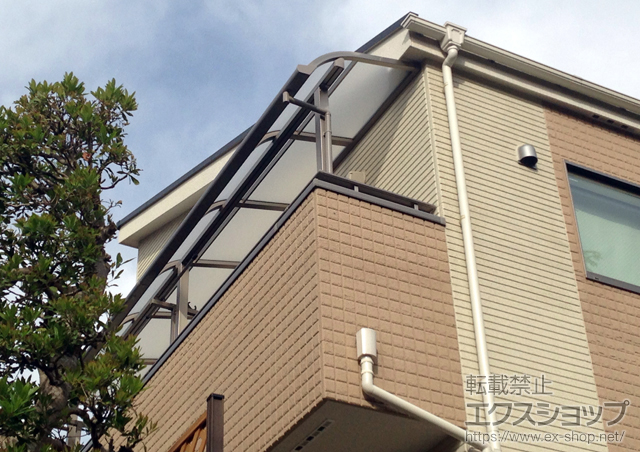 東京都杉並区のLIXIL リクシル（トステム）のバルコニー・ベランダ屋根 ライザーテラスII R型 屋根タイプ 連棟 積雪〜20cm対応 施工例