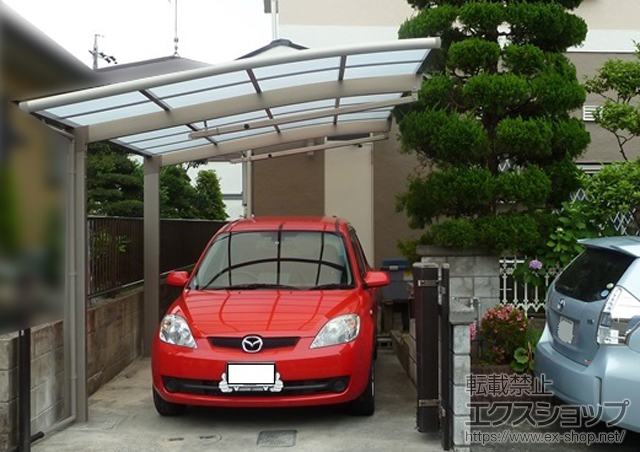 三重県名張市のLIXIL リクシル（トステム）のカーポート カーブポートシグマIII 積雪〜20cm対応＋母屋補強材×3セット＋収納式サポート(補助柱)(1本入り) 施工例