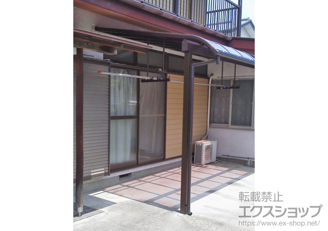 群馬県桐生市ののテラス屋根 ヴェクターテラス R型 積雪50cm対応 テラスタイプ 単体＋吊り下げ物干し 標準 2本入 施工例