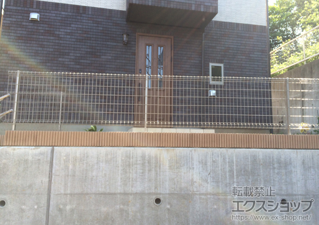 神奈川県厚木市のLIXIL リクシル（トステム）のフェンス・柵 ハイグリッドフェンスN8型 フリーポールタイプ 施工例