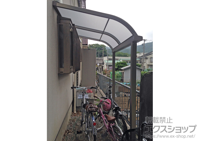 愛知県豊川市のLIXIL リクシル（トステム）のテラス屋根 ライザーテラスII R型 テラスタイプ 単体 積雪〜20cm対応 施工例