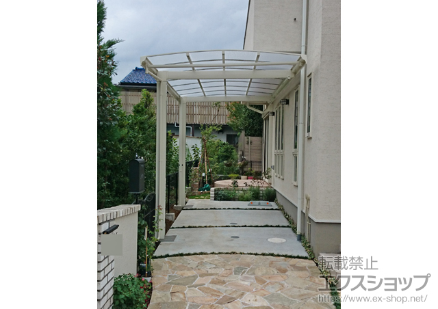 東京都杉並区ののカーポート キューブポート 積雪〜20cm対応+着脱式サポートS 1本入り+偏芯基礎部材 柱1ヵ所分 24型+堅樋セット 施工例