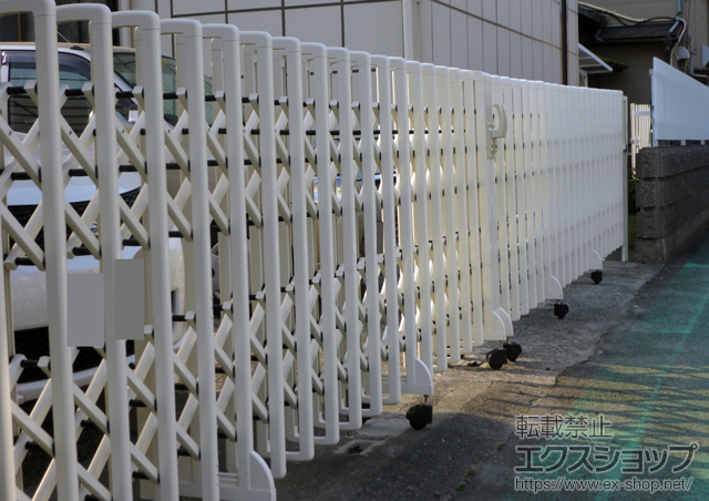 静岡県駿東郡長泉町ののカーゲート レイオス2型 ノンレール 両開き 37-37W 施工例