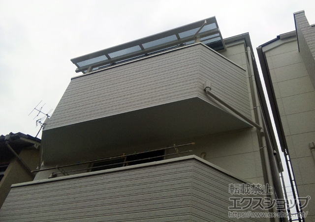 東京都大田区のLIXIL リクシル（トステム）のバルコニー・ベランダ屋根 ライザーテラスII F型 1500 屋根タイプ 単体 積雪〜50cm対応＋吊り下げ物干し ショート 標準 2本入 施工例