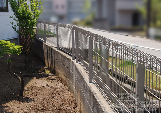 石川県金沢市ののフェンス・柵 メッシュフェンスG10-R フリー支柱タイプ 施工例