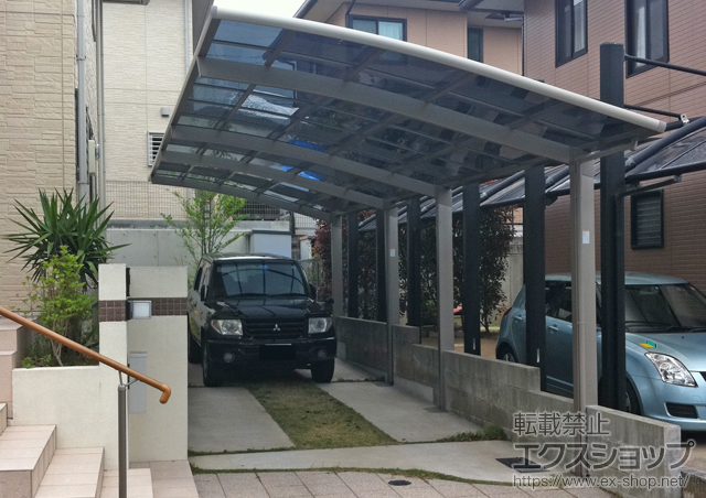 福岡県福岡市のLIXIL リクシル（トステム）のカーポート カーブポートシグマIII 縦連棟 積雪〜20cm対応 施工例
