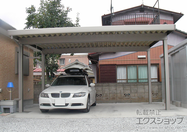埼玉県秩父市のLIXIL リクシル（トステム）のカーポート テリオスポートIII 3000 2台用 角柱4本 積雪〜100cm対応＋吊り下げ物干し 2本入 1セット 施工例