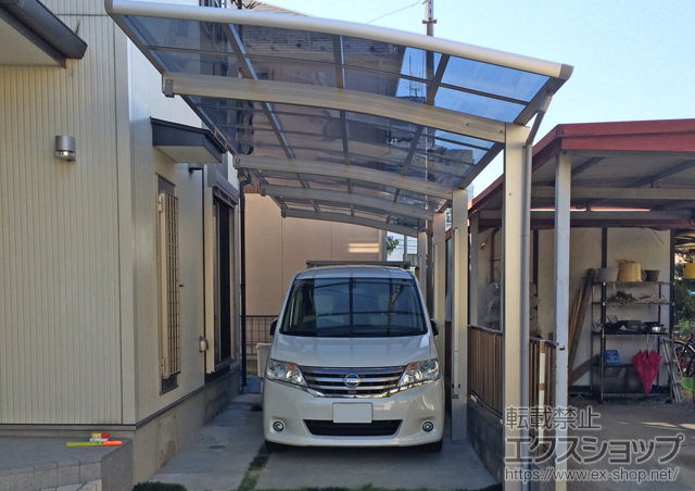 埼玉県川越市ののカーポート レイナポートグラン 縦連棟　積雪〜20cm対応+着脱式サポート柱　標準・ハイルーフ兼用　2本入り 施工例