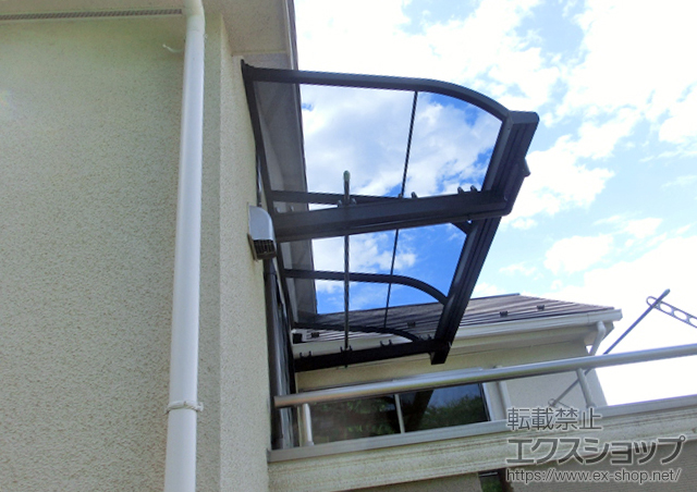神奈川県川崎市のLIXIL リクシル（トステム）のバルコニー・ベランダ屋根 ライザーテラスII R型 ルーフタイプ 単体 積雪〜20cm対応＋ルーフ用竿掛け 施工例