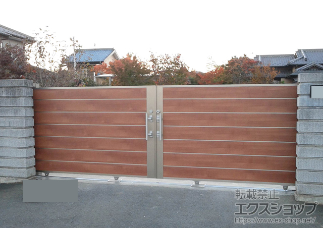 埼玉県加須市ののカーゲート エススライドD型 両引き マテリアルカラー 施工例