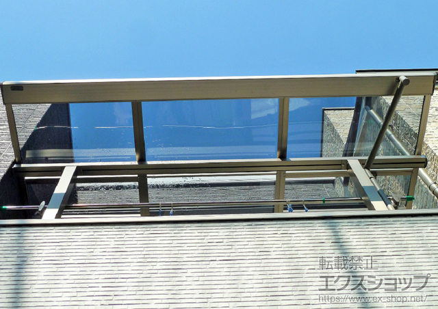 東京都墨田区のLIXIL リクシル（トステム）のバルコニー・ベランダ屋根 ライザーテラスII F型 屋根タイプ 単体 積雪〜20cm対応 施工例