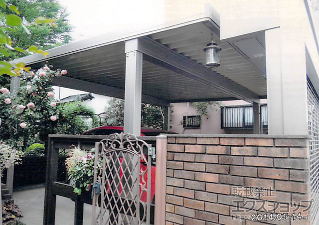 埼玉県深谷市のLIXIL リクシル（トステム）のカーポート テリオスポートIII 3000タイプ 2台用 角柱4本 積雪〜100cm対応 施工例