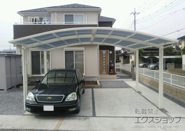 群馬県佐波郡玉村町ののカーポート レイナツインポートグラン　積雪〜20cm対応+水平式物干し(テラス柱用)　2本入 施工例