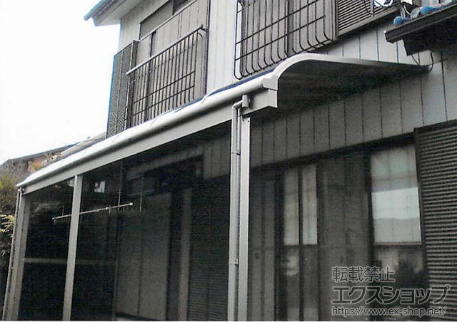 埼玉県比企郡嵐山町のLIXIL リクシル（トステム）のテラス屋根 ライザーテラスII R型 3000 テラスタイプ 連棟 積雪〜100cm対応 施工例