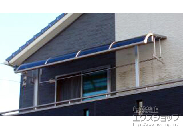 鳥取県鳥取市のLIXIL リクシル（トステム）のバルコニー・ベランダ屋根 ライザーテラスII R型 1500 屋根タイプ 単体 積雪〜50cm対応＋吊り下げ物干し 標準2本入り 施工例