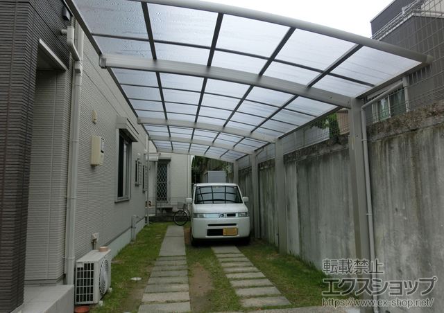 福岡県小郡市ののカーポート レイナポートグラン 縦連棟　積雪〜20cm対応+レイナポートグラン 着脱式サポート 標準・ハイルーフ兼用 2本入り 施工例