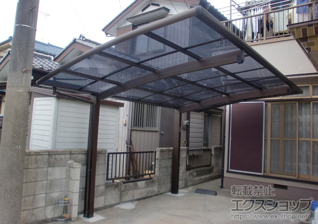 埼玉県新座市ののカーポート レイナポートグラン　積雪〜20cm対応+着脱式サポート柱 2本入り 施工例