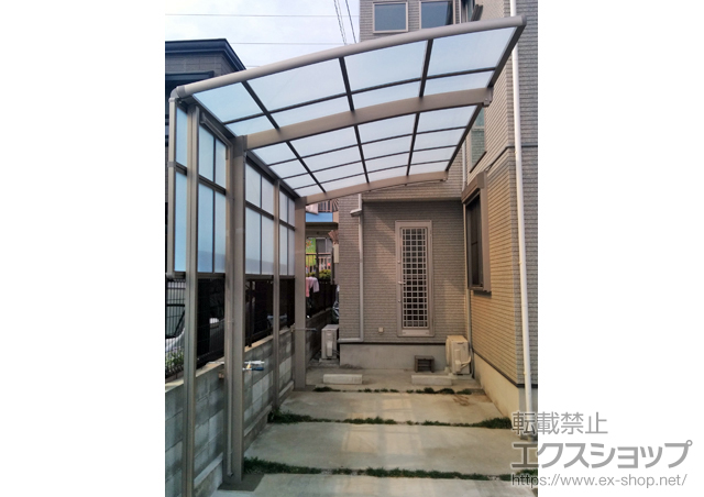 東京都練馬区のLIXIL リクシル（トステム）のカーポート カーブポートシグマIII 積雪〜20cm対応＋サイドパネル 2段＋着脱式サポート柱 1本入り 施工例