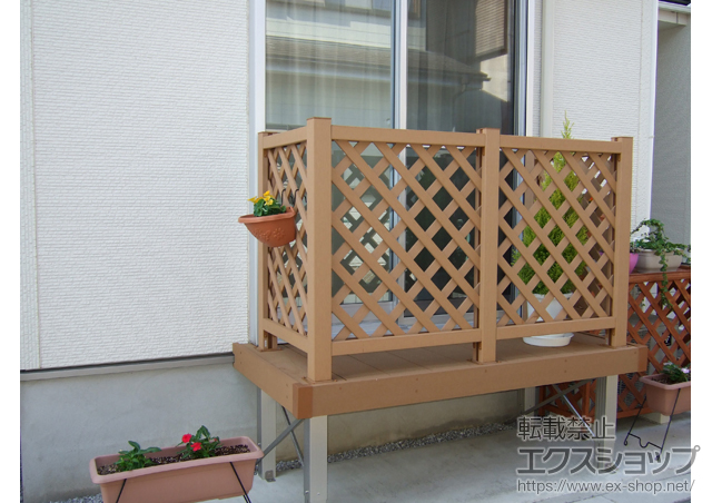 埼玉県さいたま市ののウッドデッキ リウッドデッキ 200＋リウッドデッキフェンス2型＜ラチス格子＞ 施工例